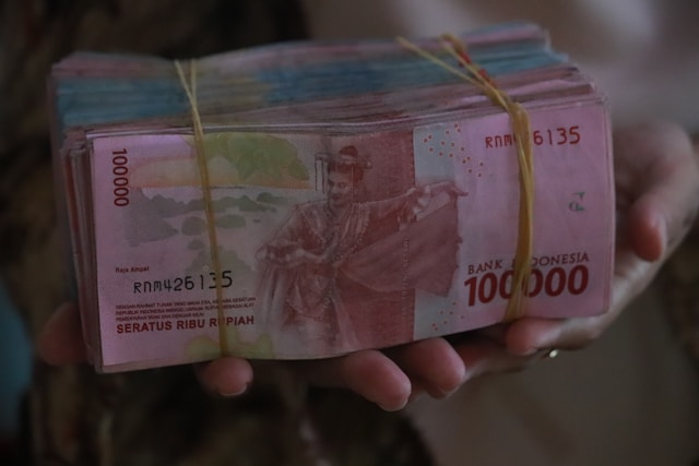 "Perbandingan penghasilan uang antara AZPRO dan berbagai model bisnis online seperti dropship, afiliasi, dan reseller untuk menentukan pilihan bisnis digital terbaik tahun 2025."